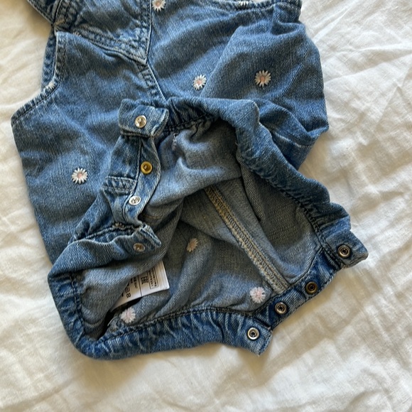 Gap baby denim overall shorts size 12-18m - Picture 6 of 6